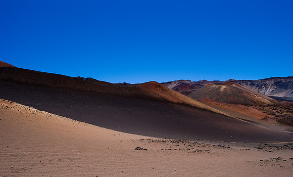 Hiking Halemaumau Trail - Haleakala | Pono Images